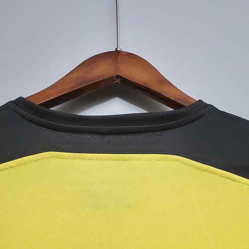 Premium 2004 International Camiseta Yellow With Modern Design