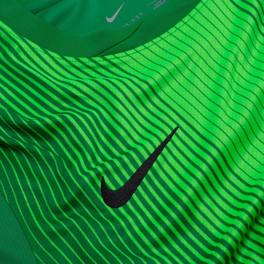 Barcelona Goalkeeper Shirt 2025/26 Long Sleeves Supporter Version