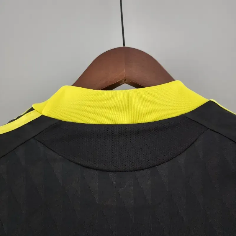 Cheap 2010-2011 Liverpool Third retro kit