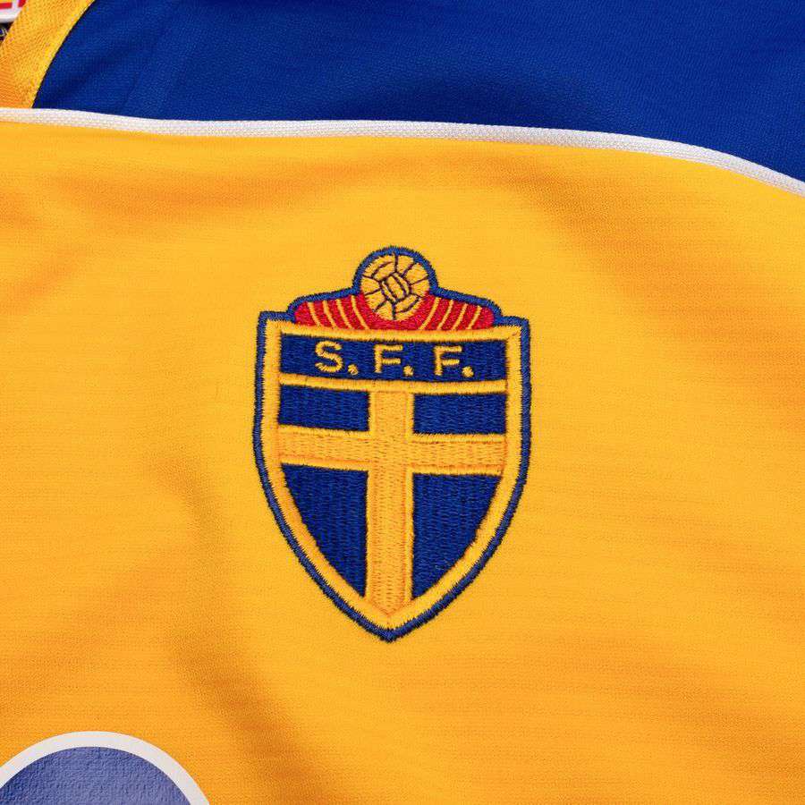 Sweden Home Shirt 2000 Size M LARSSON 20 (8/10)