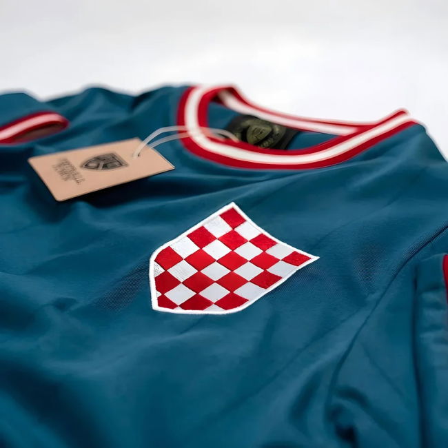 Authentic Vintage Croatia Kockasti Quality Official Team