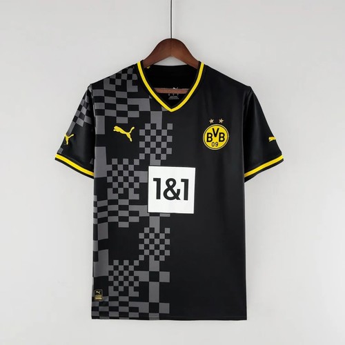 Official 2022 International Camiseta Black With Retro Design -