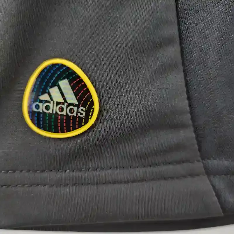 Cheap 2010-2011 Liverpool Third retro kit