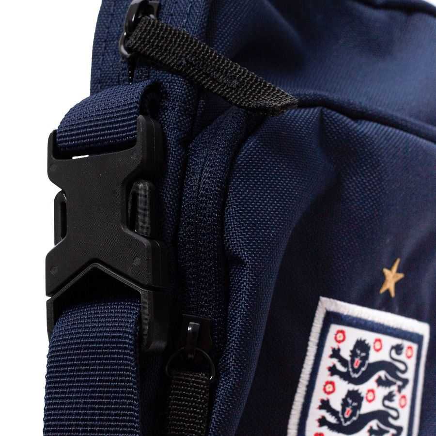 [EFKS] England Bag Crossbody Obsidian/White Heritage Uniform