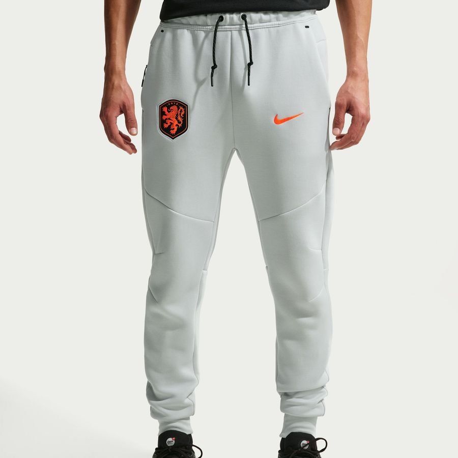 Holland Sweatpants NSW Tech Fleece World Cup 2026 - Photon Dust/Hyper Crimson/Black