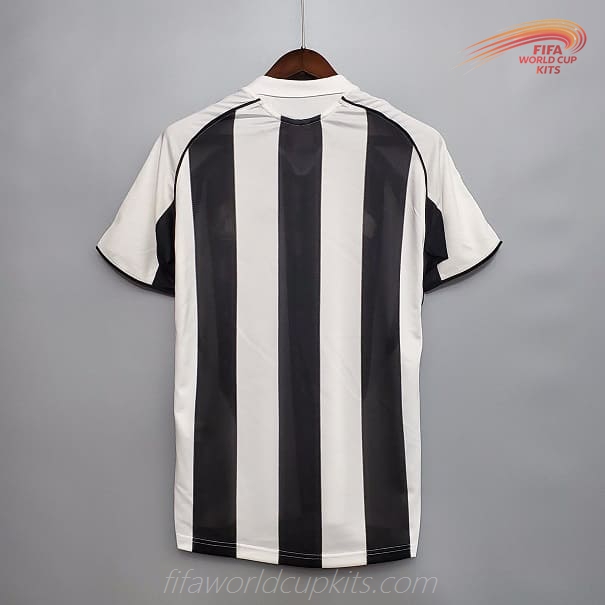 Newcastle 05 to 06 First Choice Soccer Kit