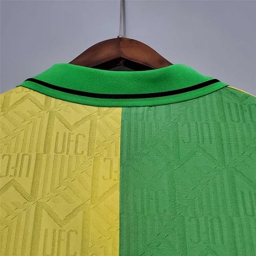 1992-1994 Manchester United Jersey - Official Merchandise