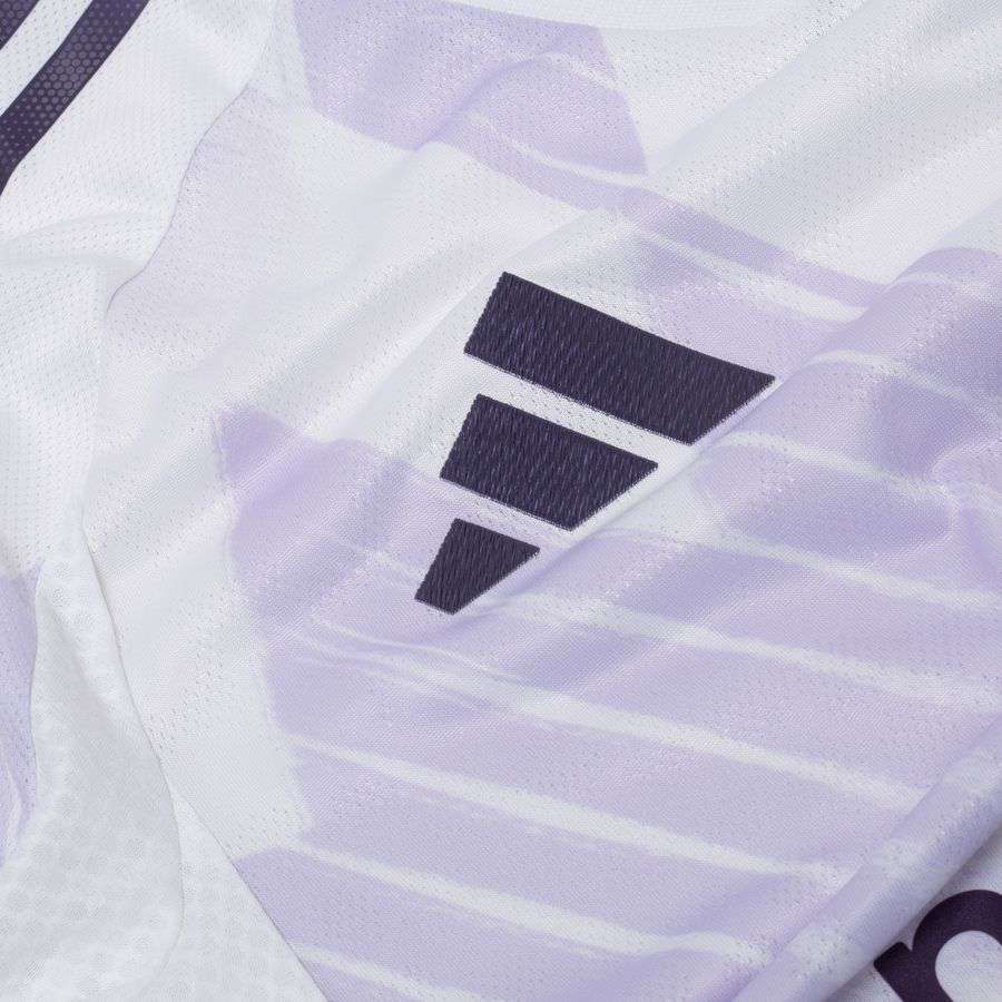 Manchester United Away Shirt 2025/26 Authentic