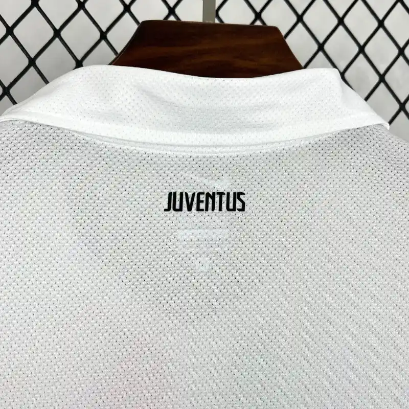 2010-2011 Juventus Jersey retro kit