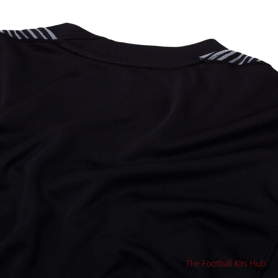 Men Chelsea Goalkeeper Shirt 2025/26