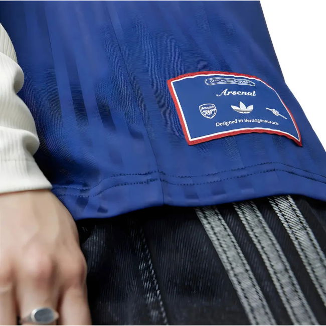 Arsenal Terrace Icons Shirt (Navy) (Catley 7)