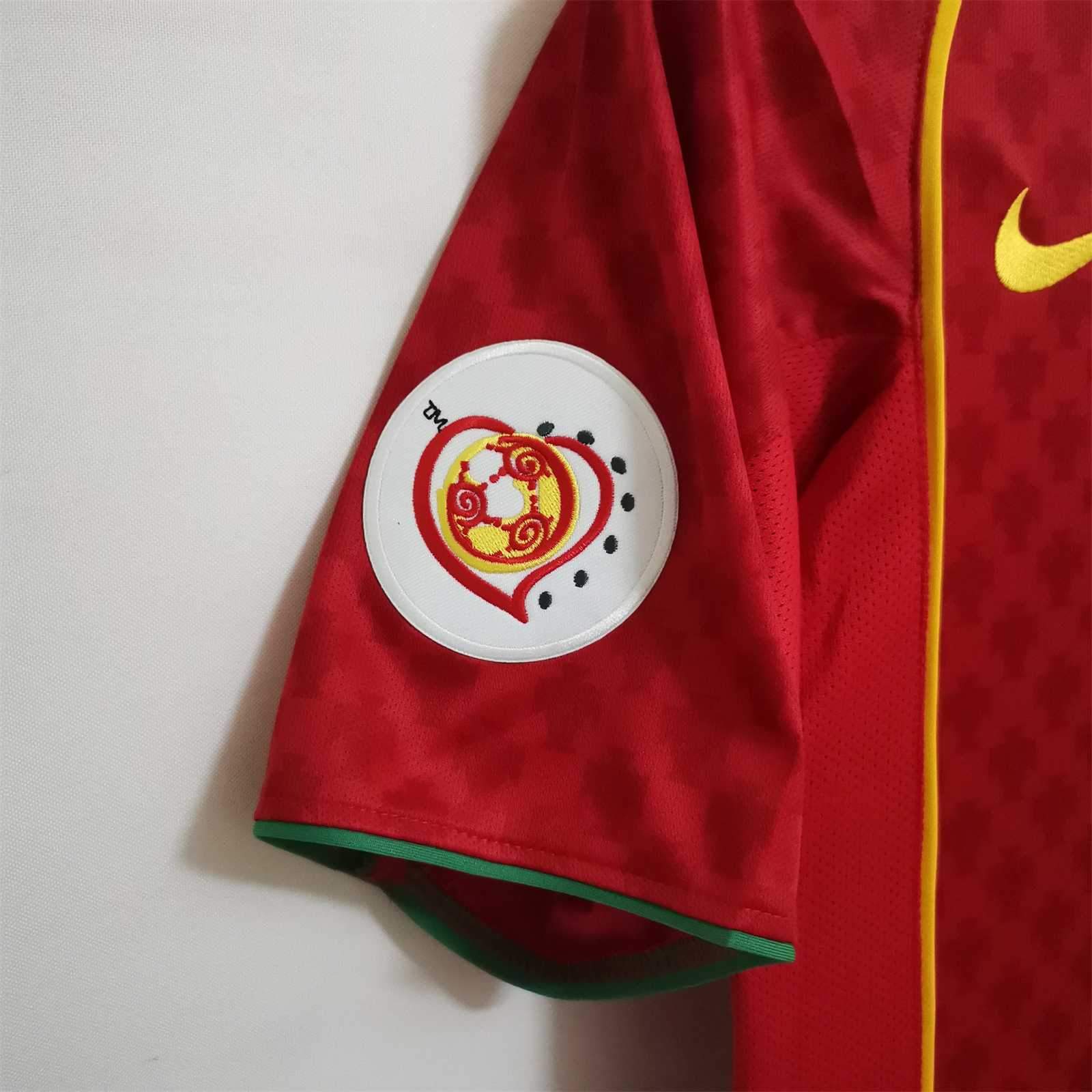 2004 Portugal Home kit