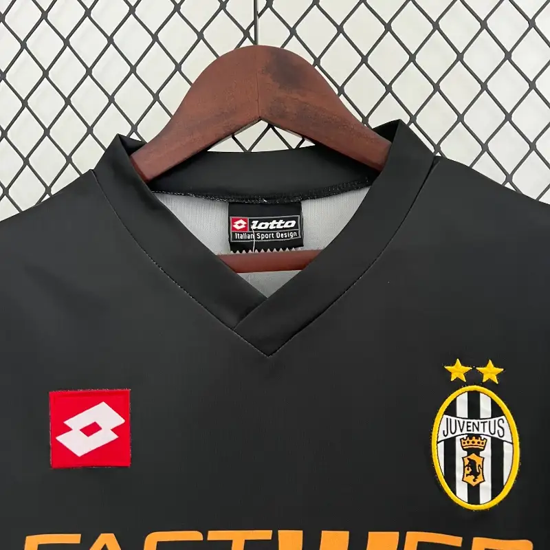 2001-2002 Juventus Jersey retro kit