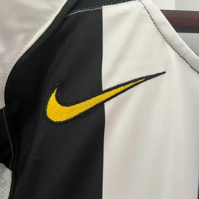 2004-2005 Juventus Jersey retro kit