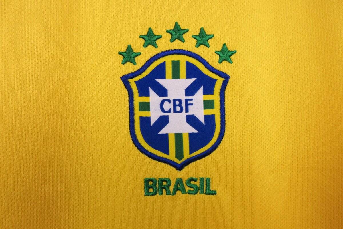 Cheap 2004 Brazil Home kit