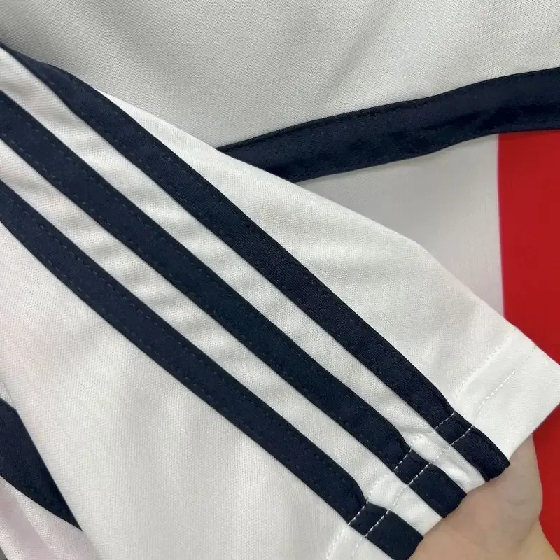 Cheap 2000-2001 Bayern Munich Jersey retro kit