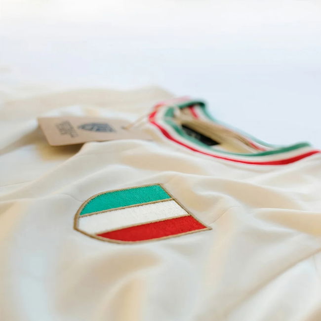 Vintage Italy Gli Azzurri Away Soccer Jersey