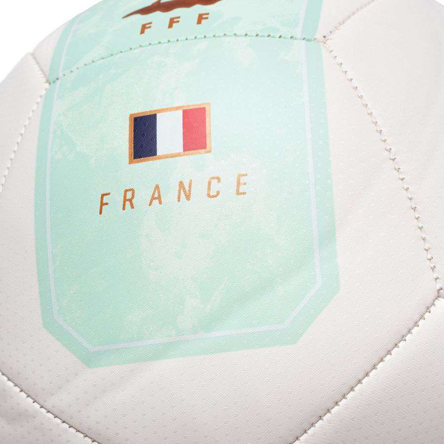 Nike Football Pitch - White/Metallic Copper