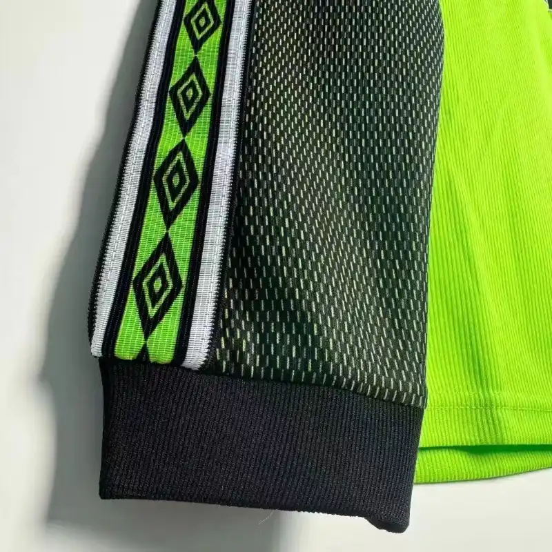 1998-1999 Manchester United Goalkeeper Long Sleeve Soccer retro kit