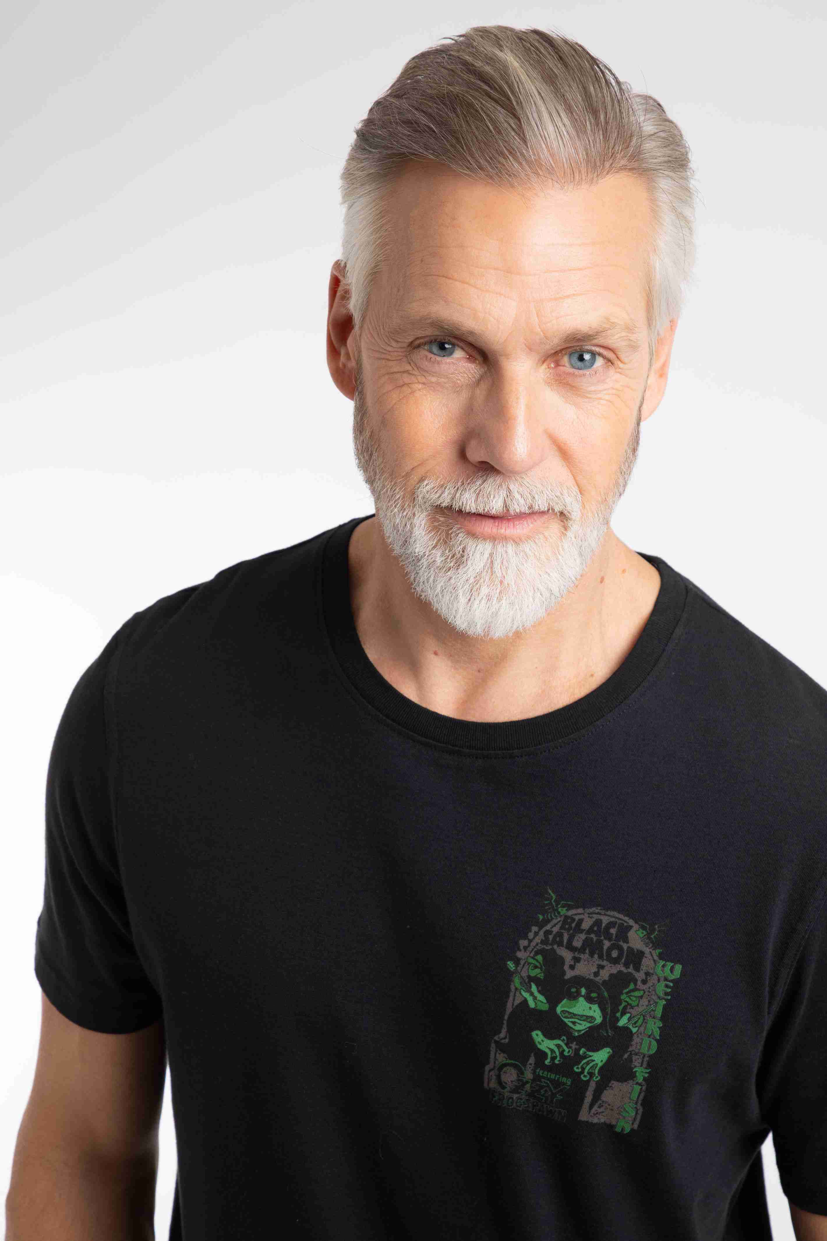 Black Salmon Back Print Artist T-Shirt Black