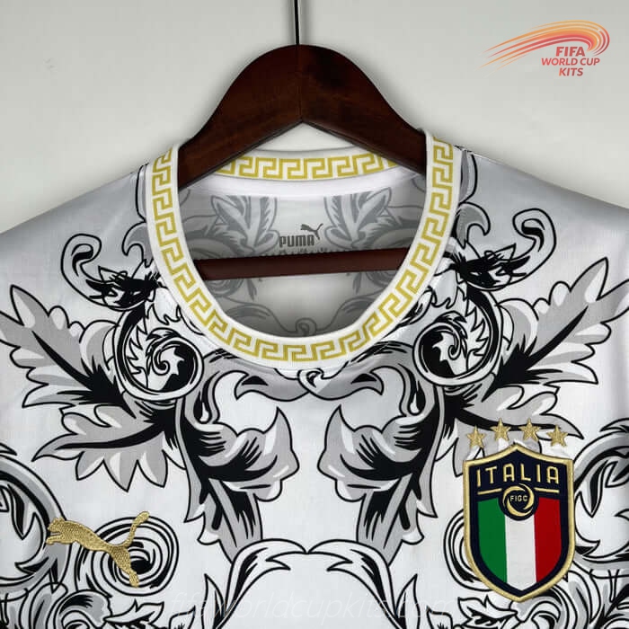 Football Shirt of Italy years 23 to 24