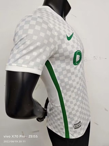 Official 2022 International Camiseta White With Retro Design