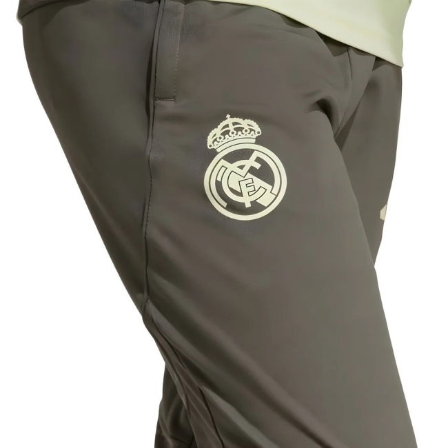 Premium 2025-2026 Real Madrid Training With Vintage Design