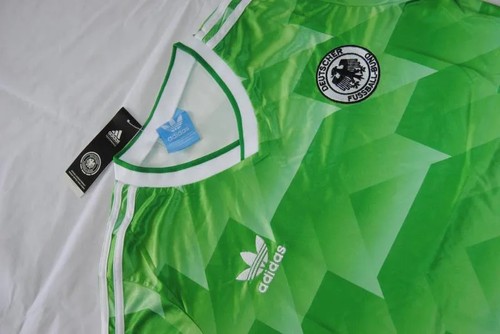 Professional Grade Avid The Team Alemania #1988 Classic Edition Awa...