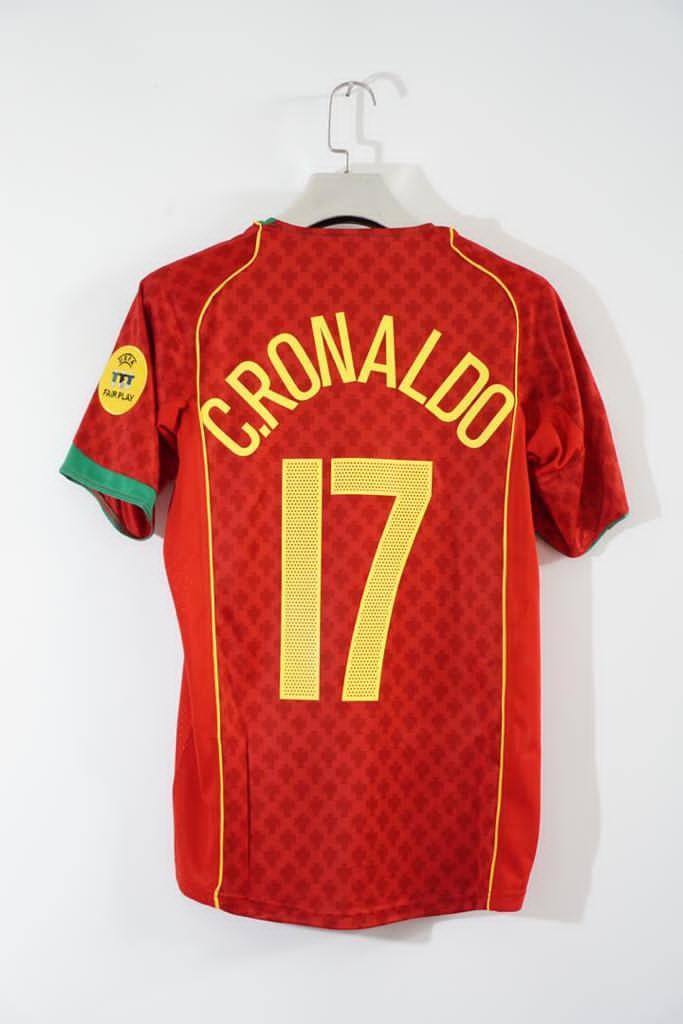 2004 Portugal Home kit