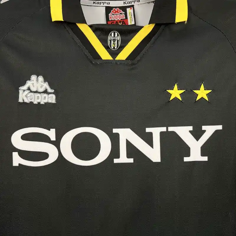 1996-1997 Juventus Second retro kit