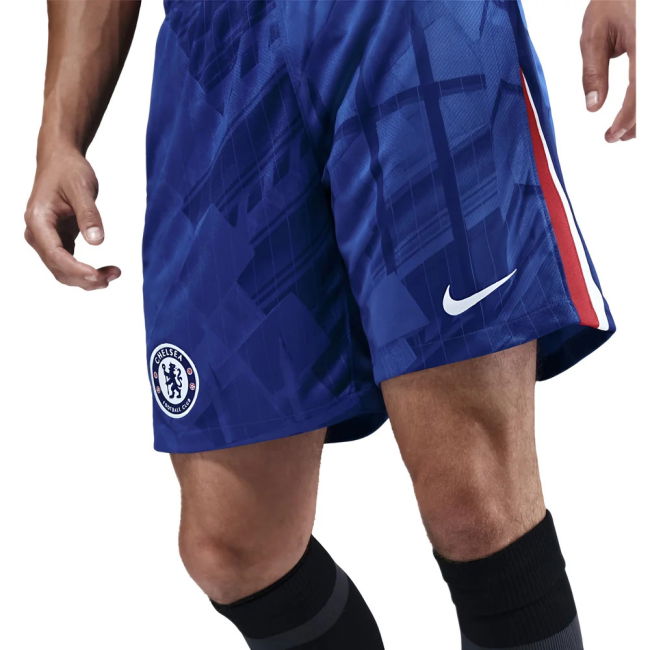 Authentic 2025-2026 Chelsea Home With Vintage Design - Midfield