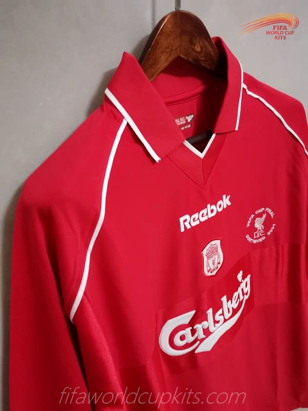 Liverpool 00-02 Home Football Kit