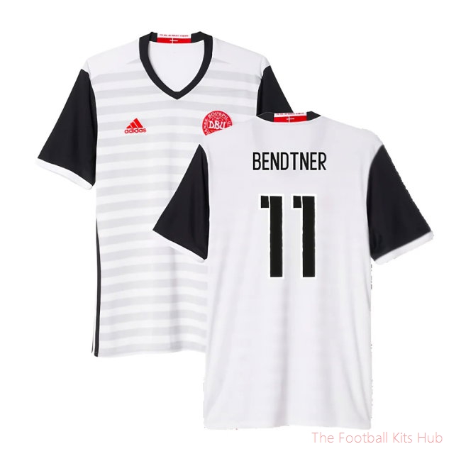 2015-2016 Denmark Away Shirt (Bendtner 11)