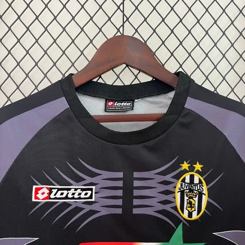 Cheap 2001-2002 Juventus Goalkeeper Soccer retro kit
