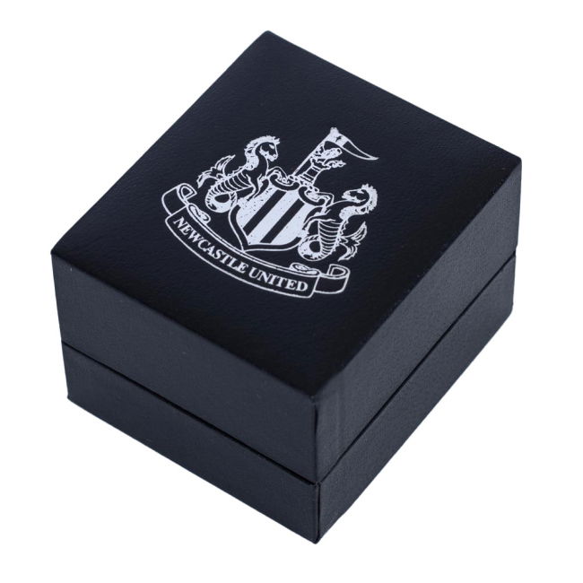 Durable 2025-2026 Newcastle Football Shirt With Vintage Design -