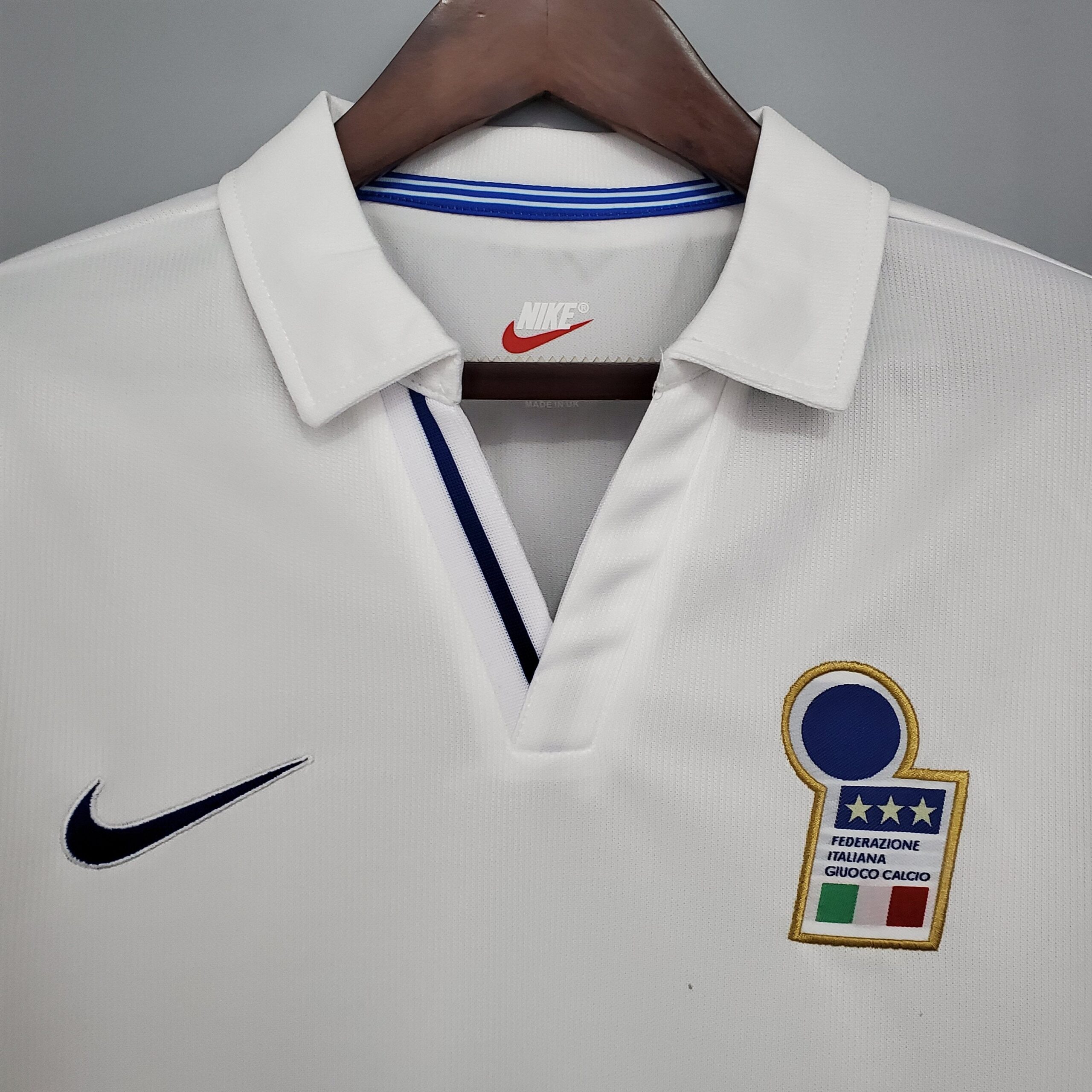 1998 Italy away kit