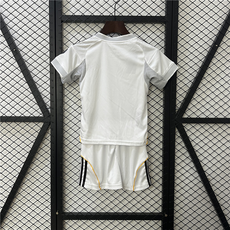 Advanced Fabric KidsYouth Real Madrid 2526 Home Kit ShirtShort