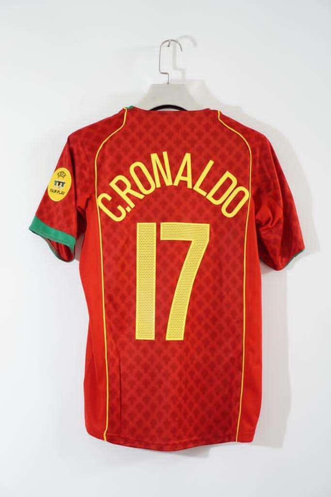 Cheap 2004 Portugal Home kit