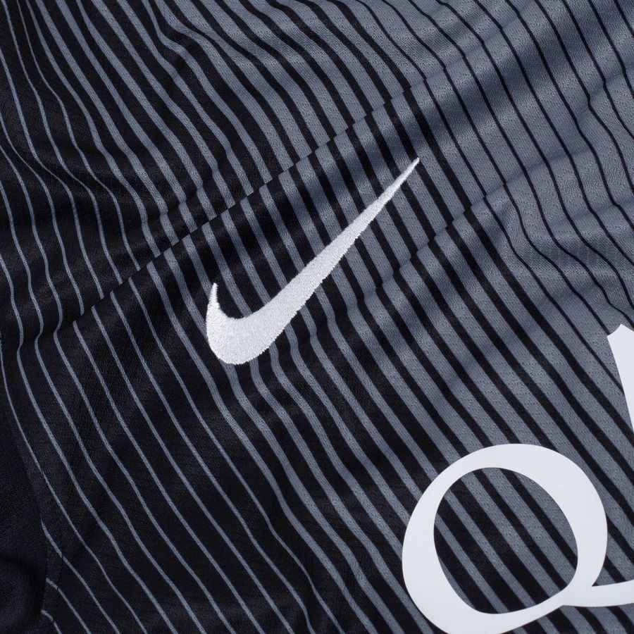 Paris Saint Germain Goalkeeper Shirt 2025/26 Long Sleeves Kids