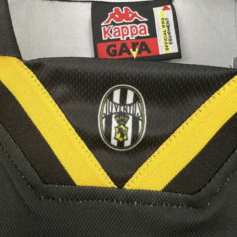 1996-1997 Juventus Second retro kit