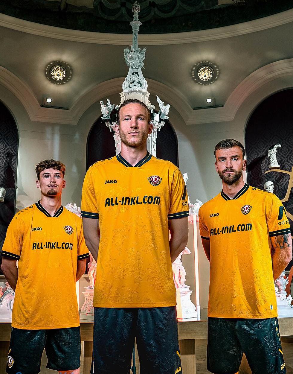 [KK] Dynamo Dresden Kit Released 25 26 Home Jersey