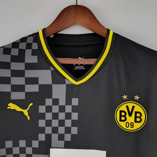 Official 2022 International Camiseta Black With Retro Design -