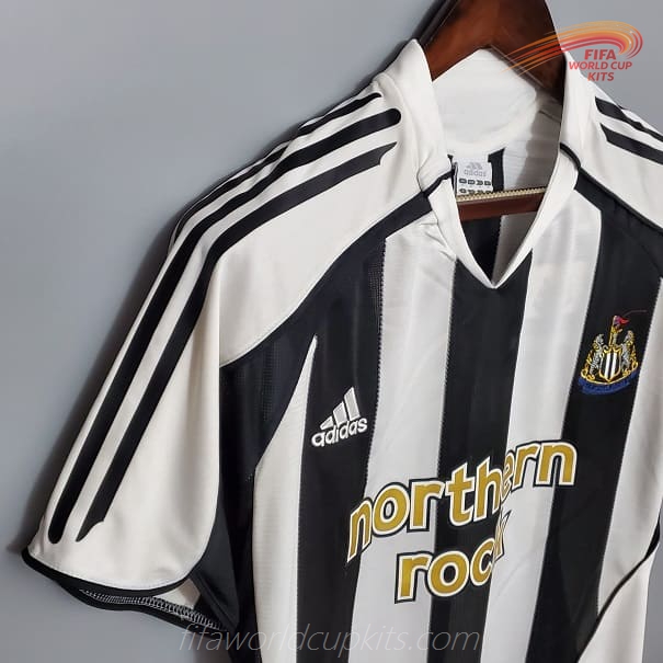 Newcastle 05-06 Home Football Kit