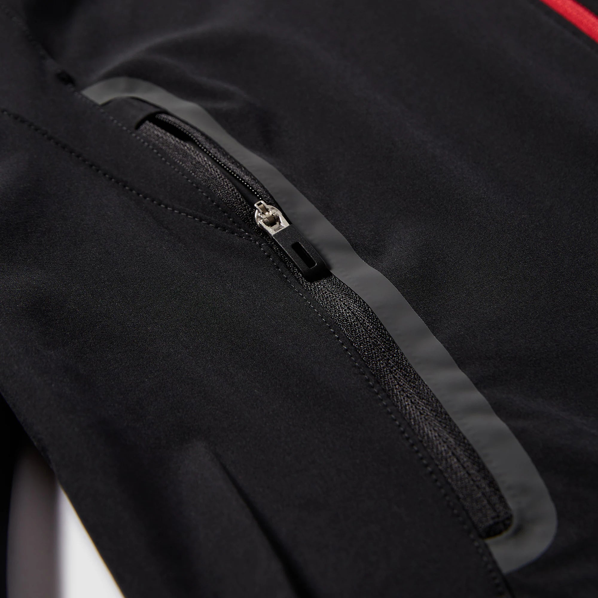 Liverpool Tech Travel 2025-2026 UCL Home Jersey – Authentic Shirt