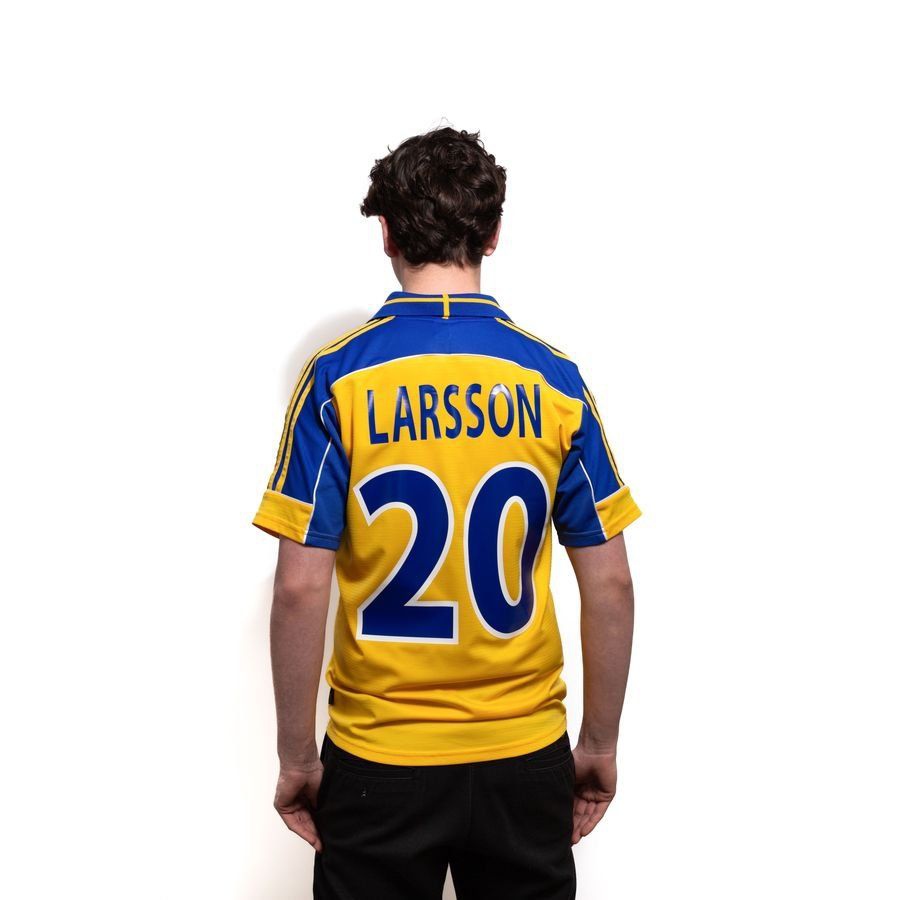 Sweden Home Shirt 2000 Size S LARSSON 20 (8/10)
