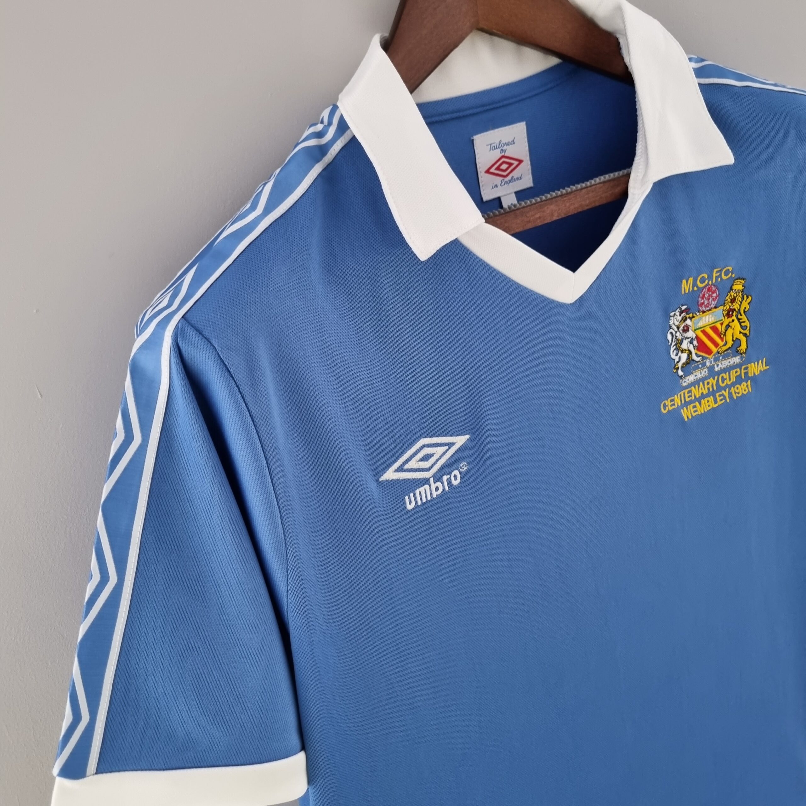 1981/82 Manchester City Finals retro kit