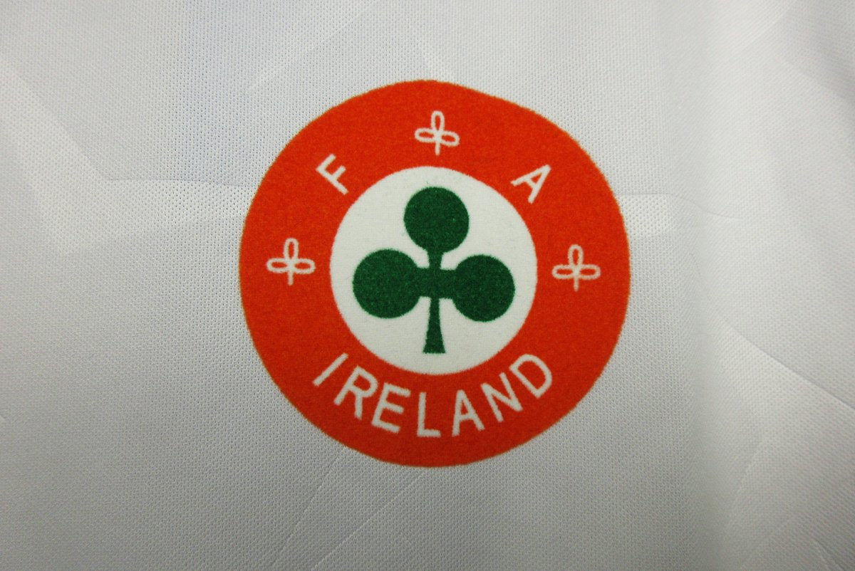 1990 Ireland away kit