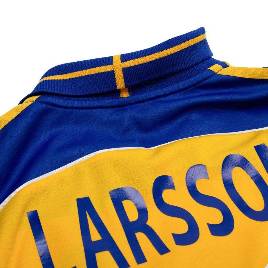 Sweden Home Shirt 2000 Size XL LARSSON 20 (8/10)