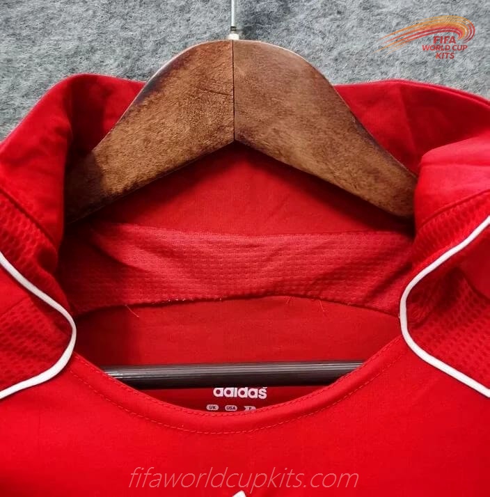 Liverpool 06-08 Home Football Kit