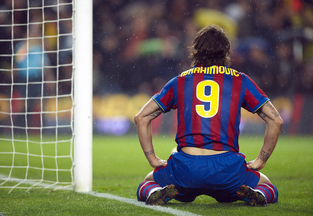 Lightweight Barca 0910 BARCELONA RETRO IBRAHIMOVICSOCCER JERSEY